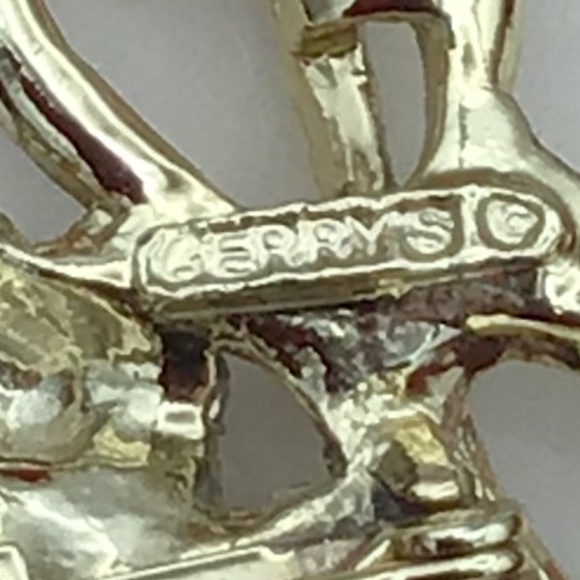 Vintage Gerry's Holiday Pinecone & Boughs Brooch Pin - Picture 9 of 13